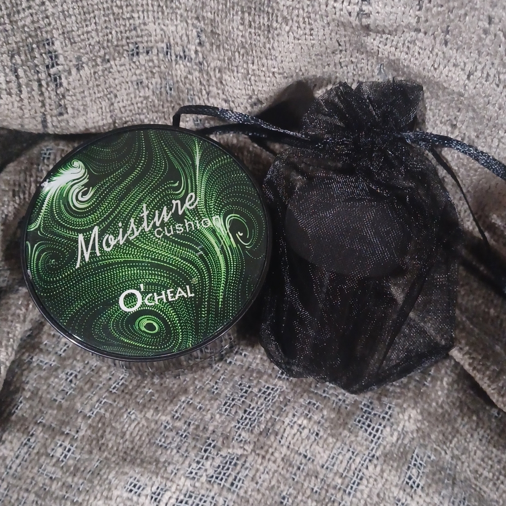 Ocheal Moisture Cushion CC cream